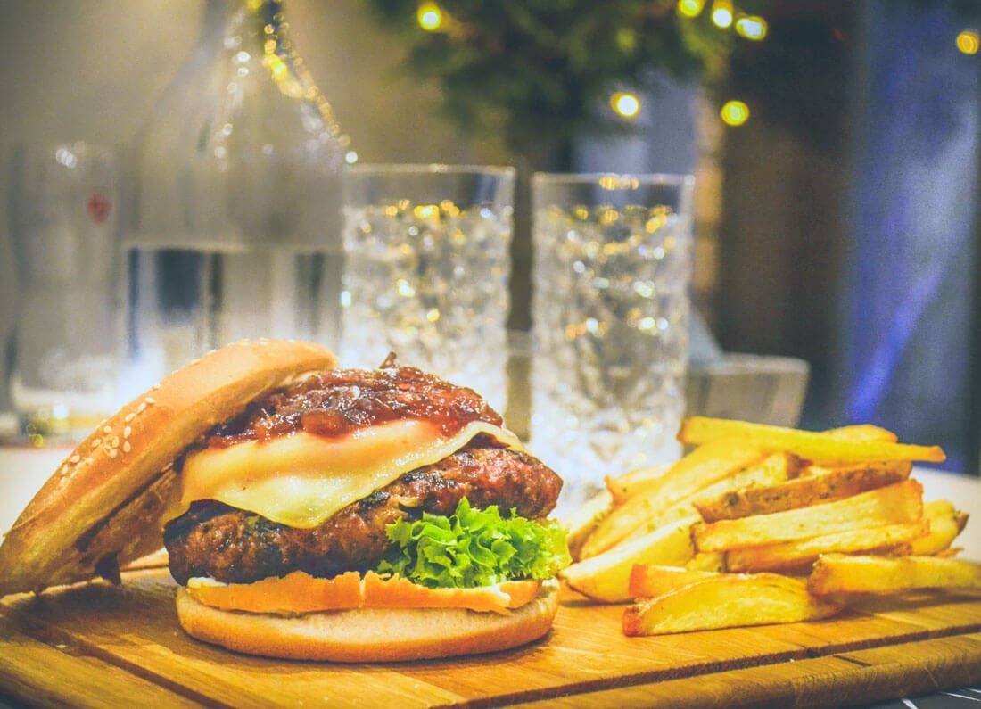 All you need is love. But a little chocolate now and then doesn't hurt 1 burger sandwich 1 StyleArt.es All you need is love. But a little chocolate now and then doesn't hurt