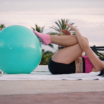 Pilates Abdominal con Pelota en la Piscina