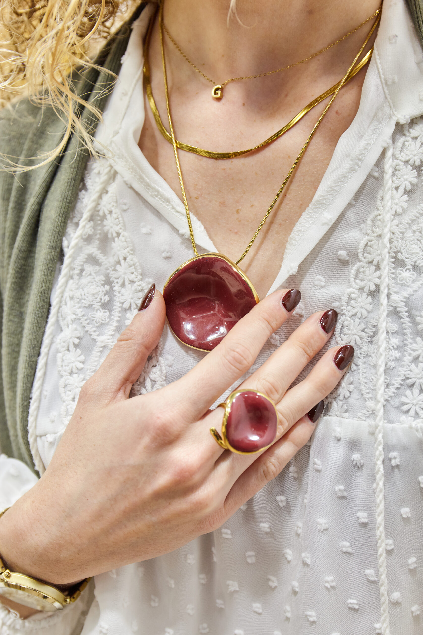 Cerámica hecha a mano convertida en joya cotidiana